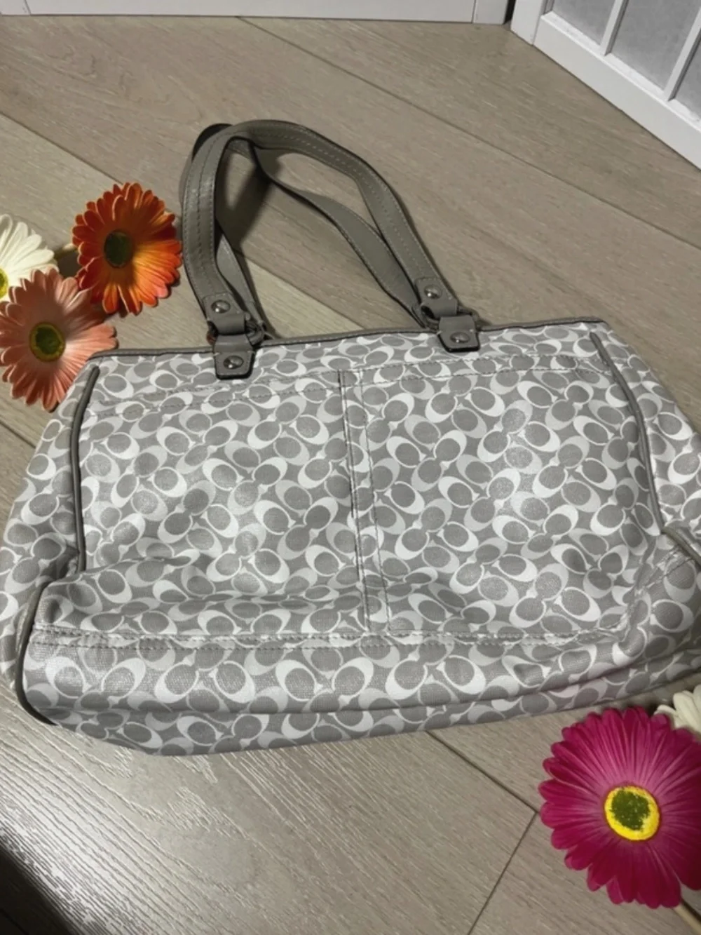 Preloved [100% Authentic] Coach Chelsea Bias Signature Tote